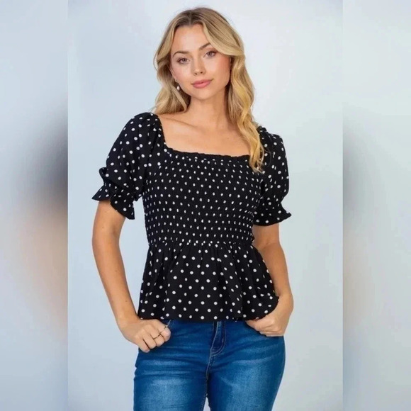 HP! 🎉 Woman's Short Sleeve Polkadot Woven Top - Picture 3 of 3